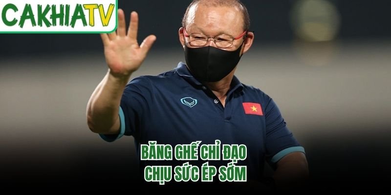 Băng ghế chỉ đạo chịu sức ép sớm